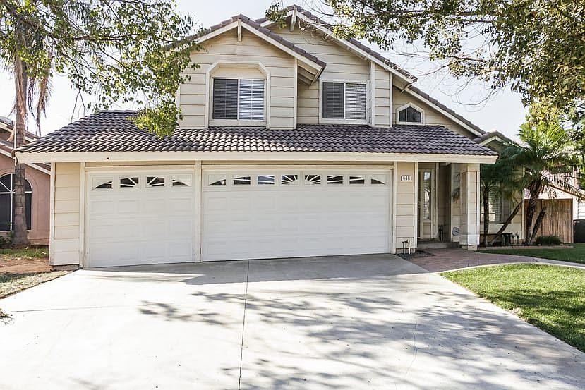 1st image of 440 Yosemite Cir