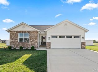 3400 Barton Dr, Shiloh, IL 62221