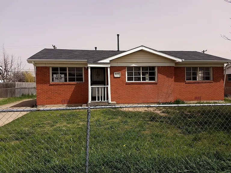920 Gardenia St — Photo 2