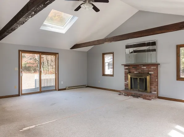 25 Lawrence Rd, Halifax, MA 02338