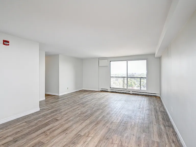 737 Ouellette Ave — Photo 11