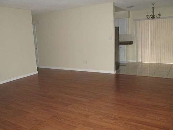 5th image of 5317 Poinsetta Ave