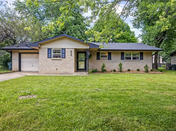 958 W Bel Air Dr, Fayetteville, AR 72703