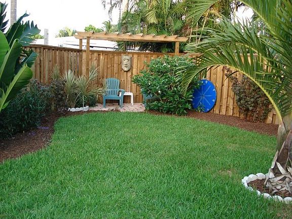 facing east to rear arbor