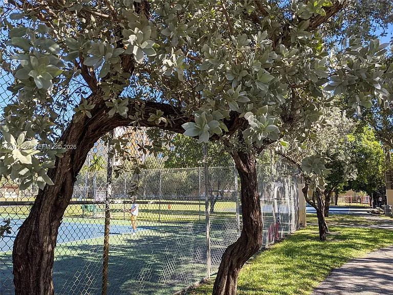 124 Mendoza Ave #1 — Photo 8