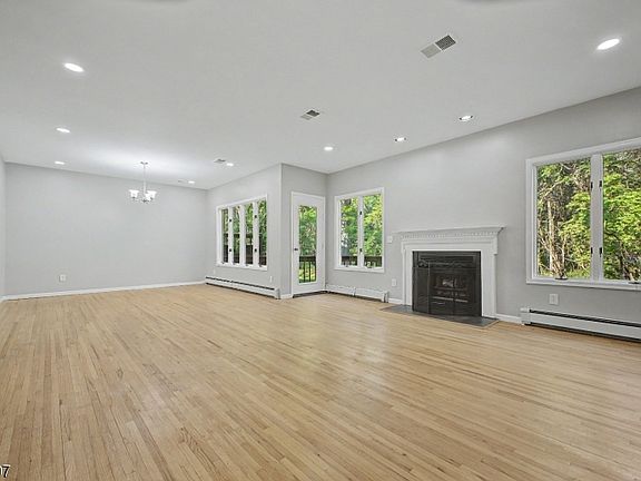 3rd image of 22 Flynn Pl