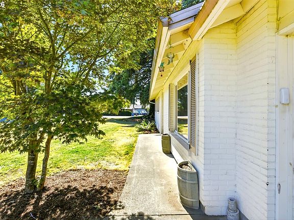 2nd image of 10308 NE Manor Dr