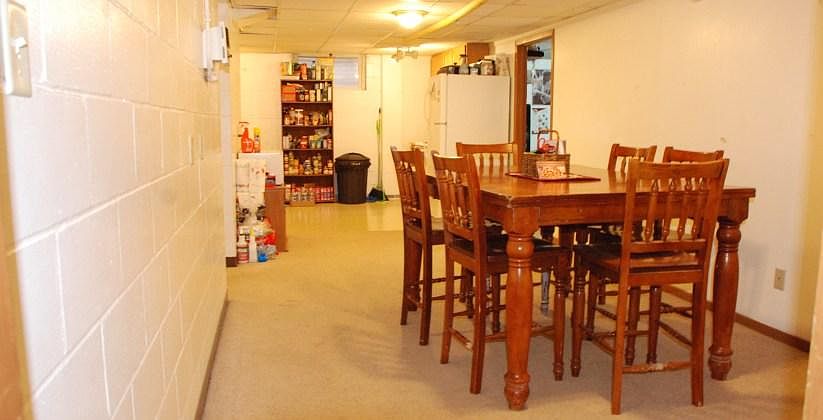 2nd image of 928 4th St #B