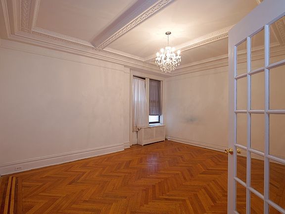 3rd image of 200 W 58th St APT 11B