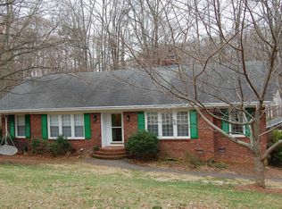 1071 Foxhall Dr, Winston Salem, NC 27106