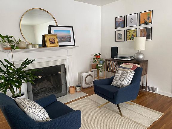 Sitting area and fireplace