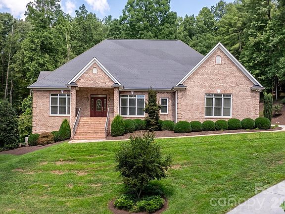 3rd image of 2752 Brittany Dr