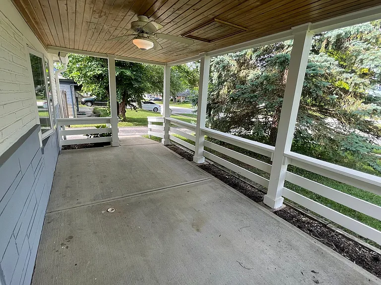 447 Southgate Dr — Photo 2