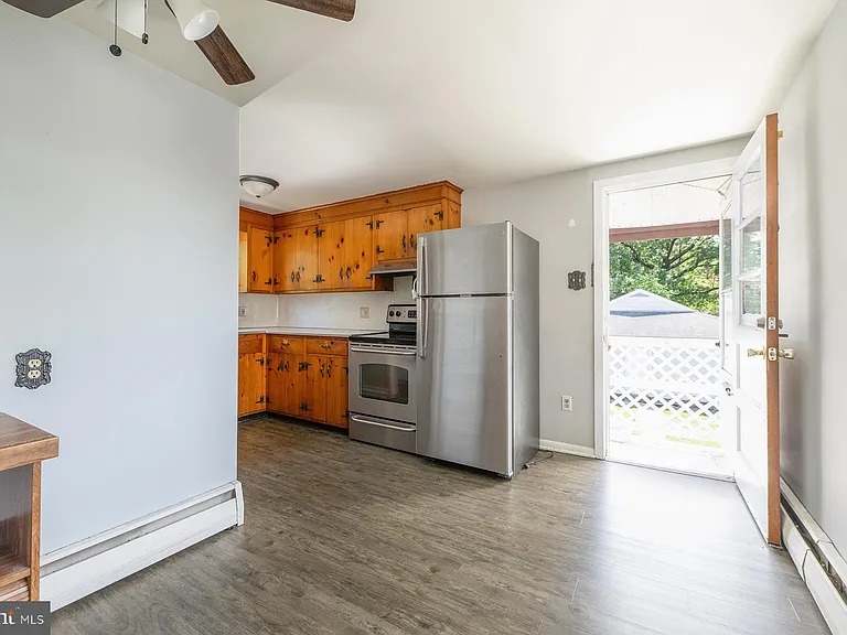 224 Henry St — Photo 3