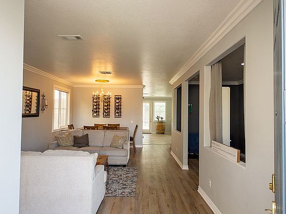 3rd image of 40857 Engelmann Oak St