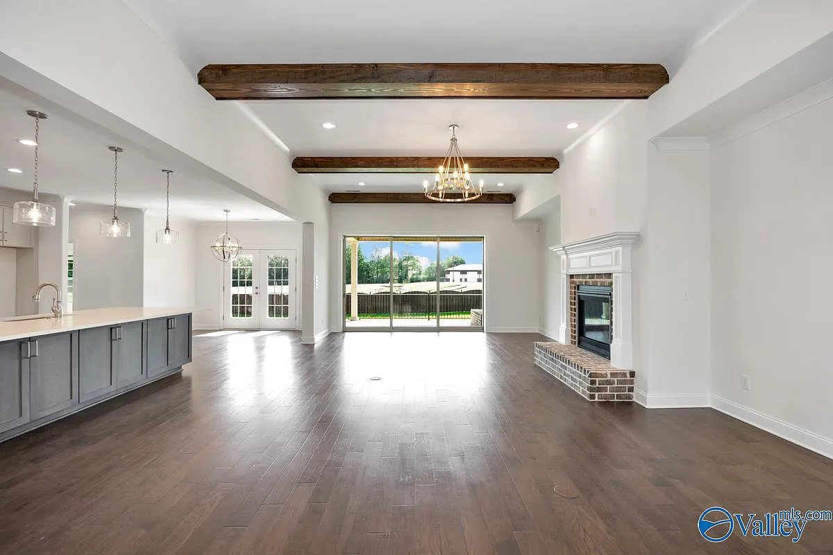 3 bed, 3.5 bath, 3209 sqft, $3,600 — Photo 3