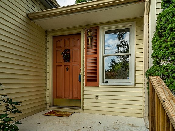 5th image of 7320 Willette Ct