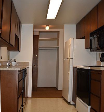 4th image of 2701 W Manor Pl #92ba5b636