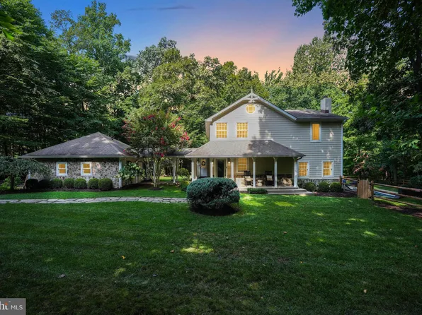 328 Canterwood Ln, Great Falls, VA 22066