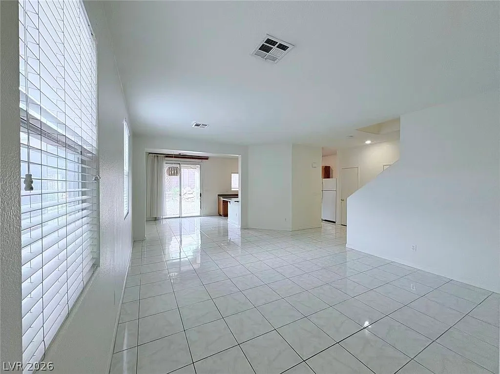 3 bed, 2.5 bath, 1675 sqft, $1,950 — Photo 2