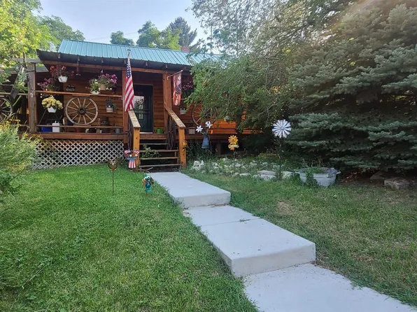 823 Fremont St, Thermopolis, WY 82443