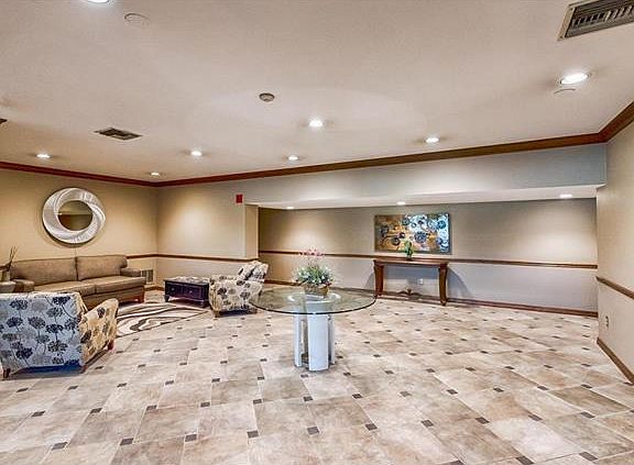 3rd image of 250 S Brentwood Blvd APT 3D