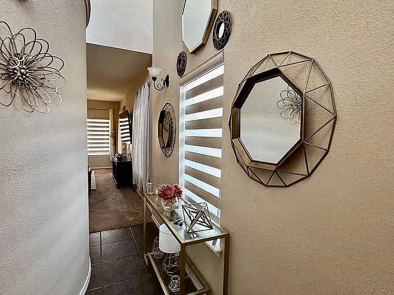4 bed, 2026 sqft, $1,950 — Photo 4