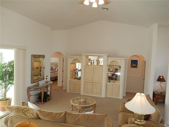 5th image of 2565 Surfside Blvd