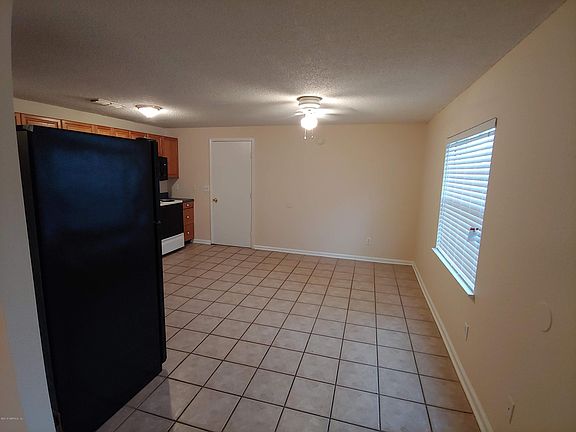 5th image of 2433 Seymour St