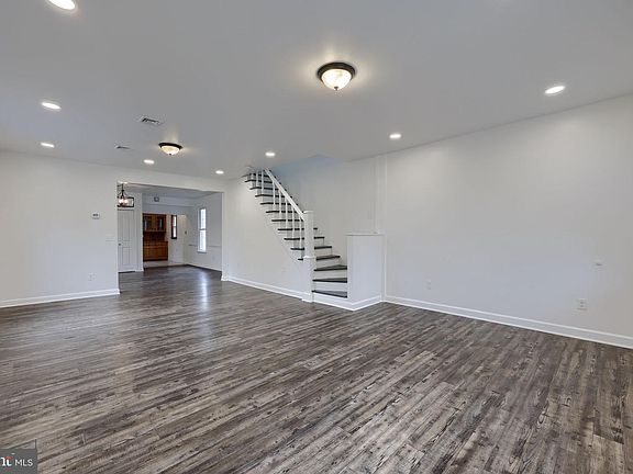 3rd image of 18 E Maple Ave