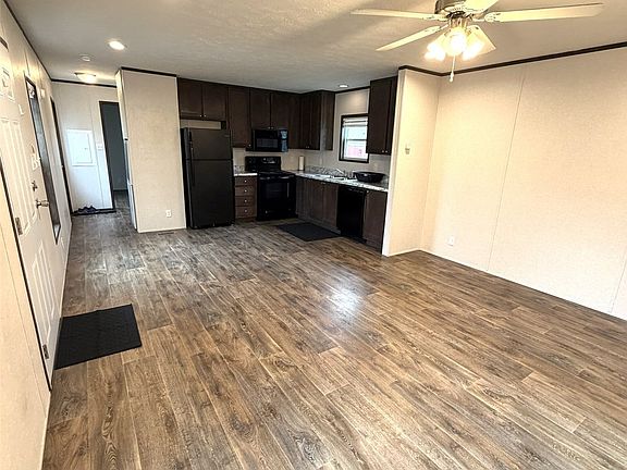 3rd image of 400 Willow Bend UNIT 14B