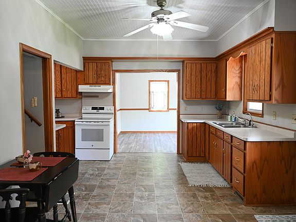 4th image of 111 E Elm Ave