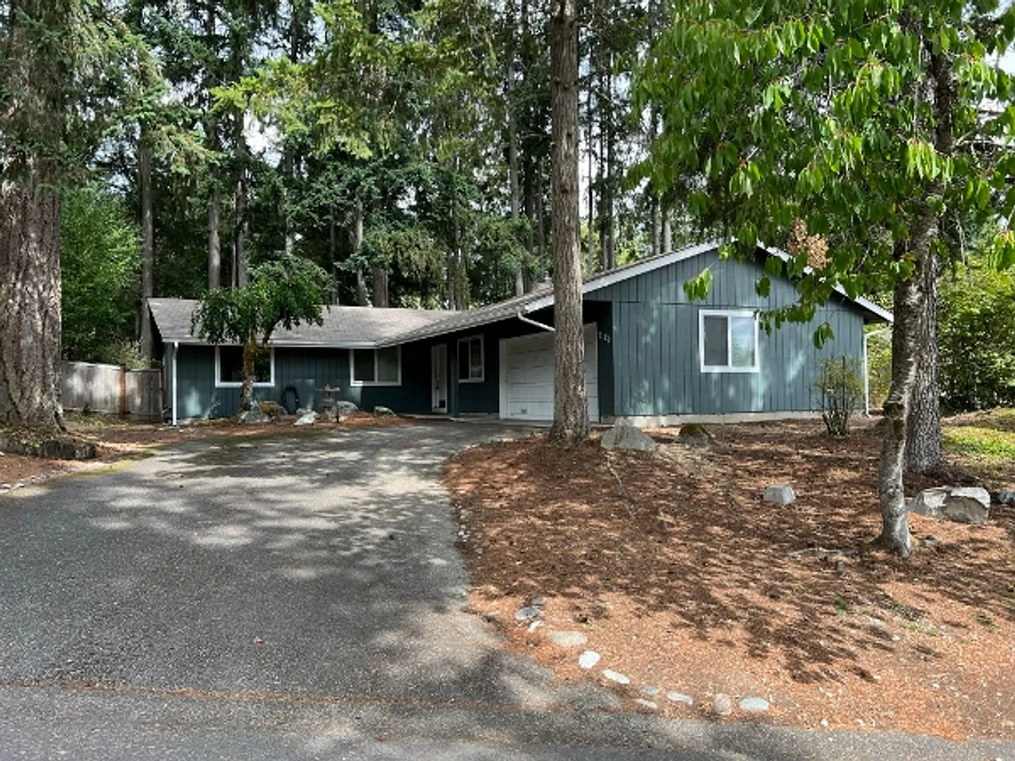 Pet Friendly 4 Bedroom! — Photo 2
