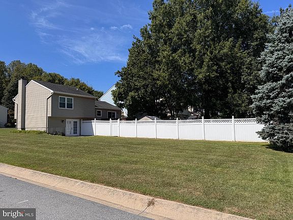 4th image of 6129 Ducketts Ln