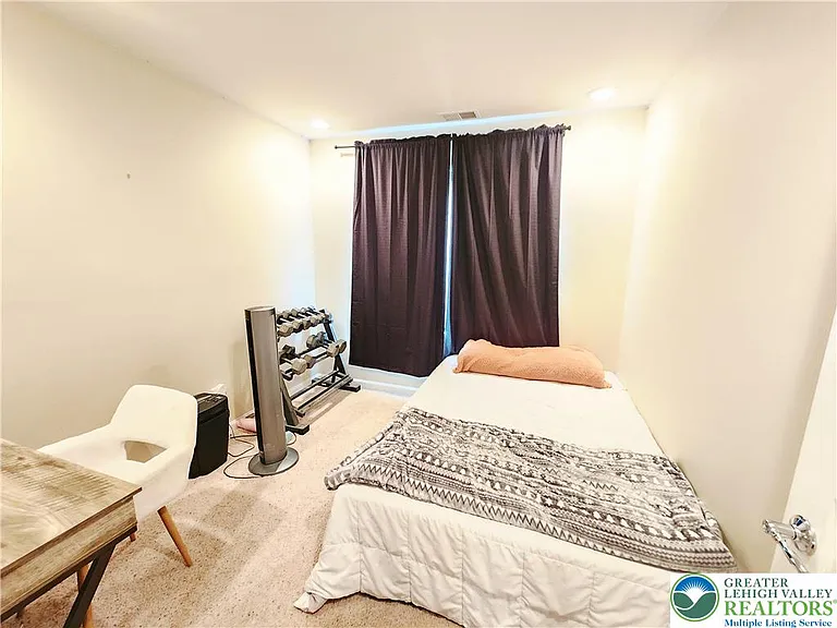 8507 Putnam Ct — Photo 10