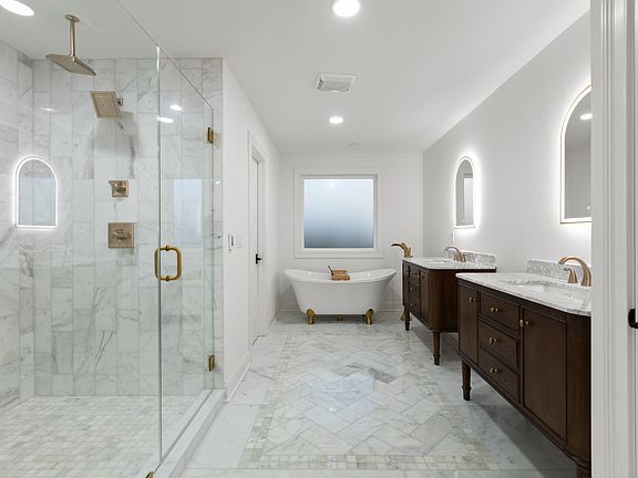 3rd image of 2425 Lorenzo Way