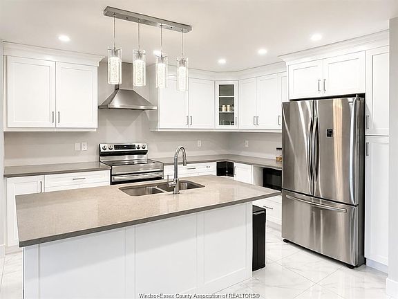2nd image of 85 Bordeaux Pl