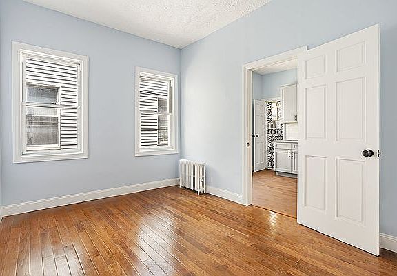 3rd image of 318 E 9th St APT 2R