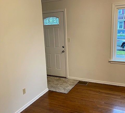 5th image of 1360 W 32nd St