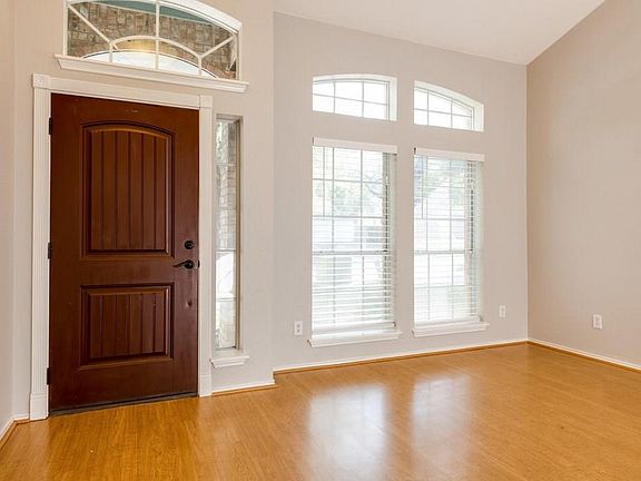 5th image of 1126 Strickland Dr