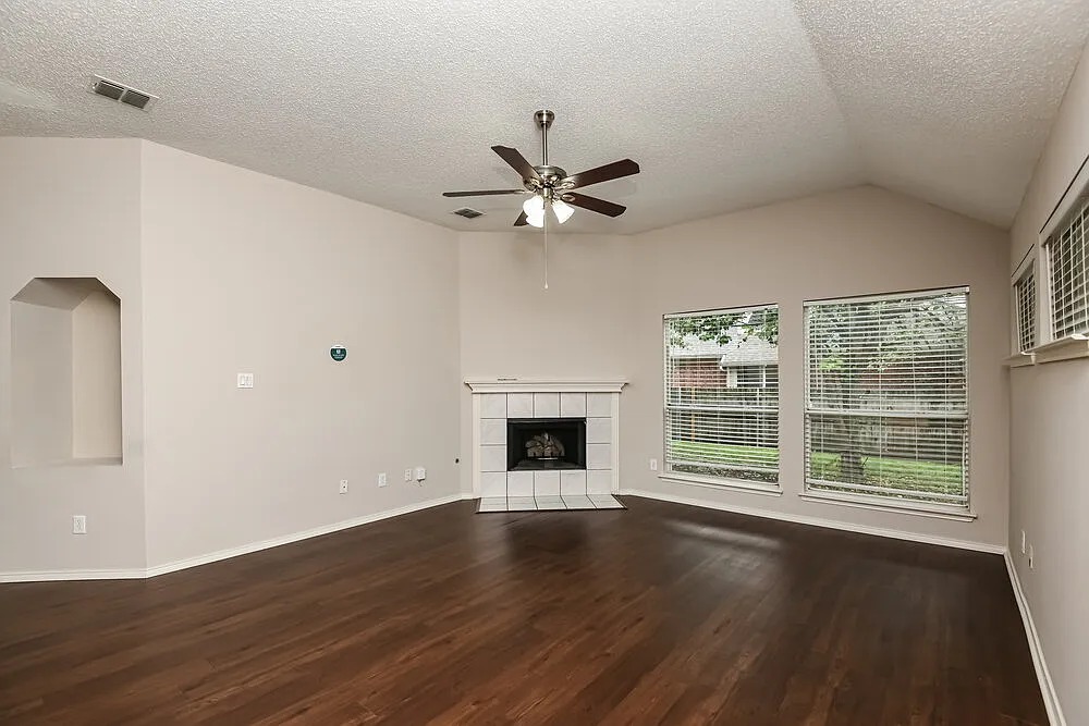 4 bed, 2.0 bath, 1840 sqft, $2,245 — Photo 4