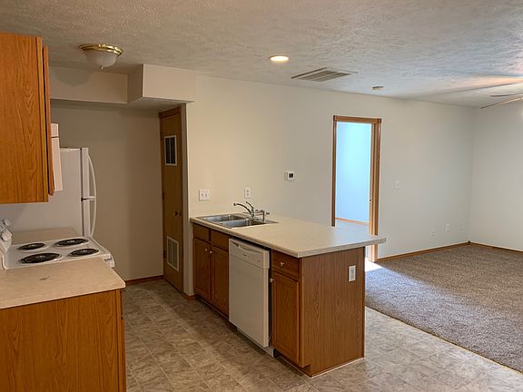 5th image of 708 Arcadia Dr #2