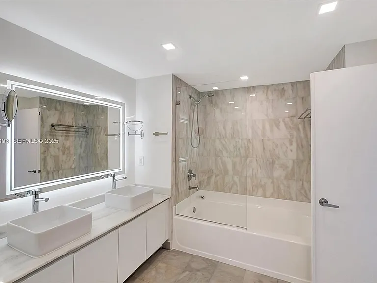 601 NE 36th St #912 — Photo 6