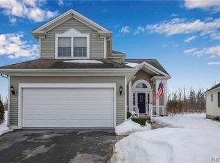 27 Fairway Ln, Depew, NY 14043
