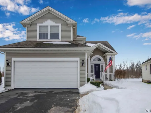 27 Fairway Ln, Depew, NY 14043