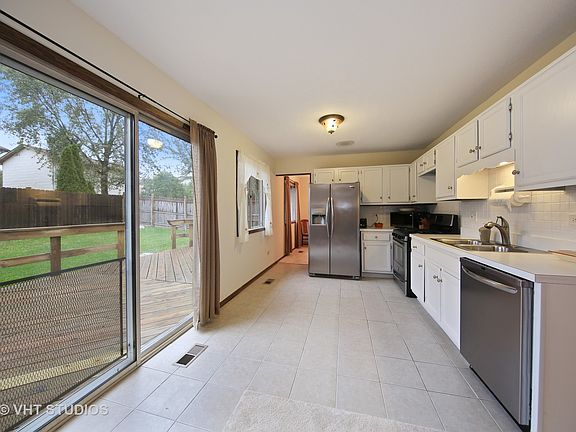 4th image of 2394 Vista Dr