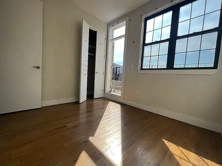 170 Suydam St #4R — Photo 11