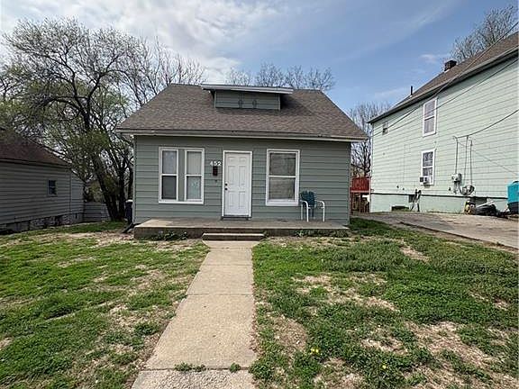 2nd image of 452 Donnelly Ave