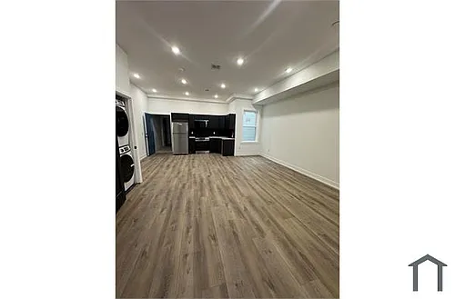 1233 W Butler St #3 Photo 1