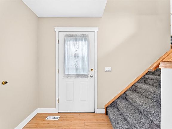 4th image of 145 S Martinvalley Cres NE